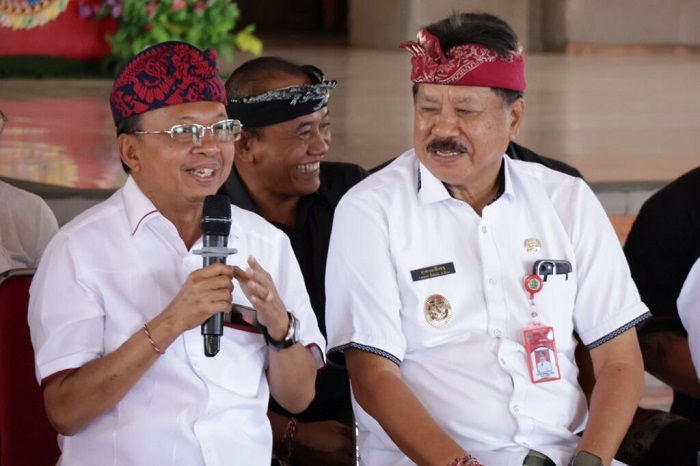Pemprov Bali Serahkan Bantuan Bencana untuk Tabanan dan Jembrana
