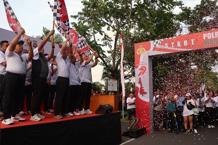 Ribuan Warga Padati Lapangan Puputan Margarana dalam Jalan Sehat Hari Bhayangkara ke-79