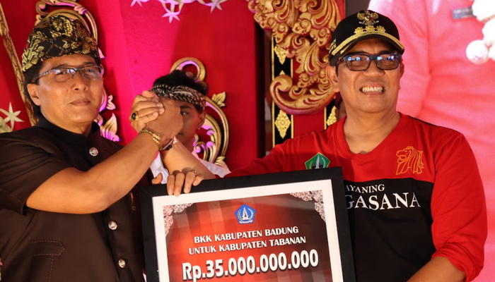 Badung Kucurkan Bantuan Dana ke Tabanan Rp 340 Miliar