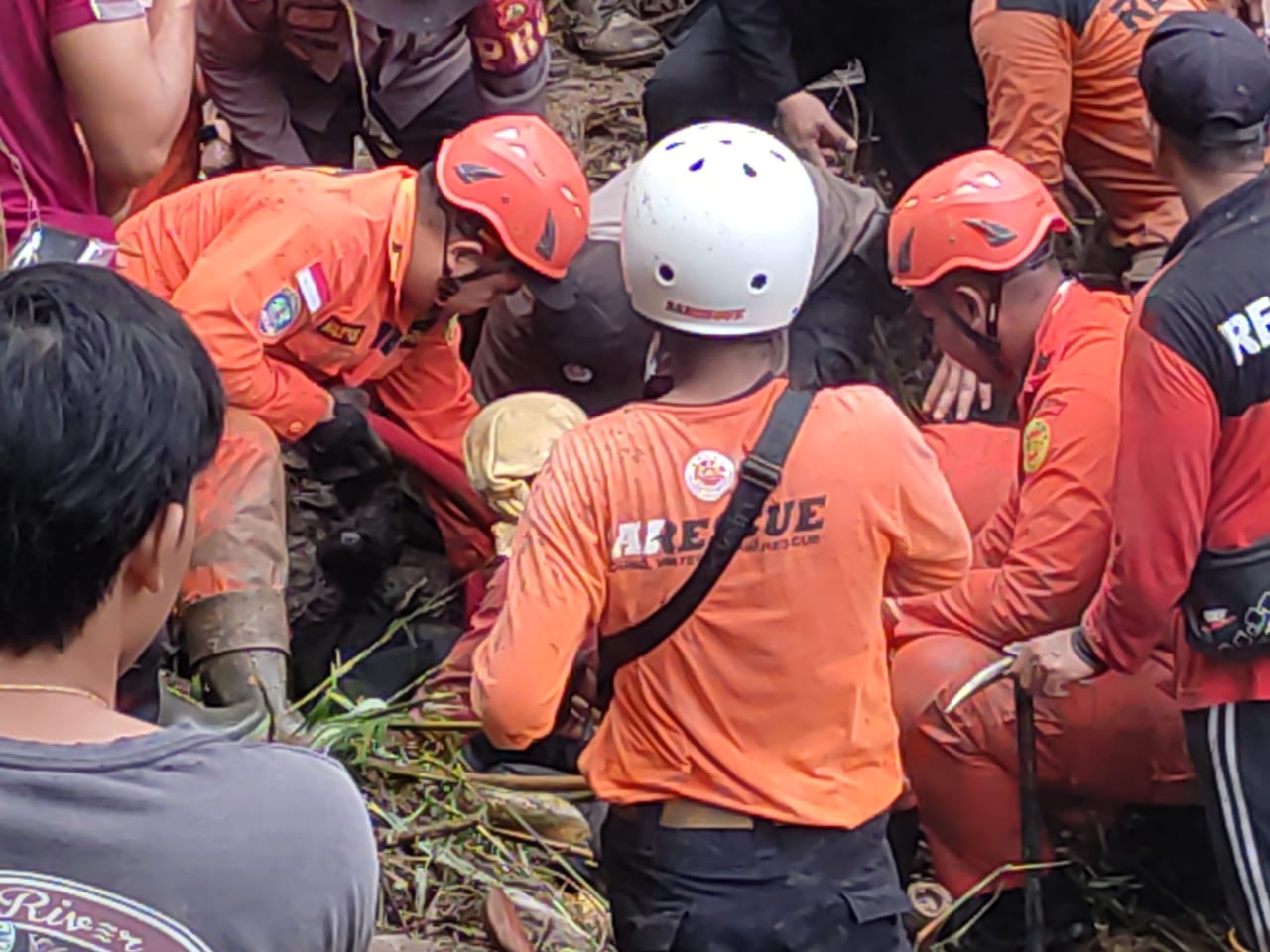 Satu Keluarga asal Tangerang Tertimbun Longsor saat Rafting di Gianyar, Tiga Meninggal