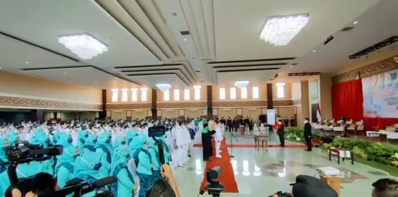 Bupati Probolinggo Lantik 249 Kepala Desa, Kastaman Dilantik Mewakili Kades Beragama Hindu