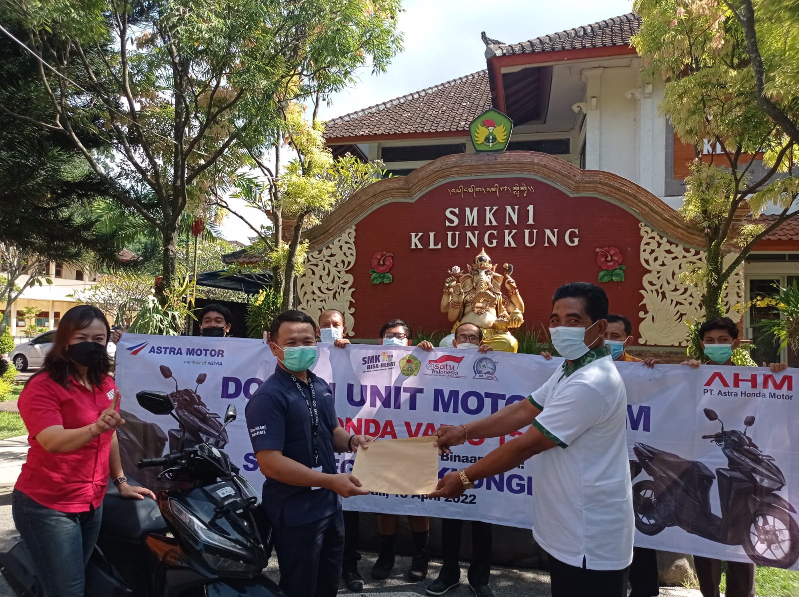 Perkuat Vokasi, AHM Serahkan Motor ke SMK Negeri 1 Klungkung