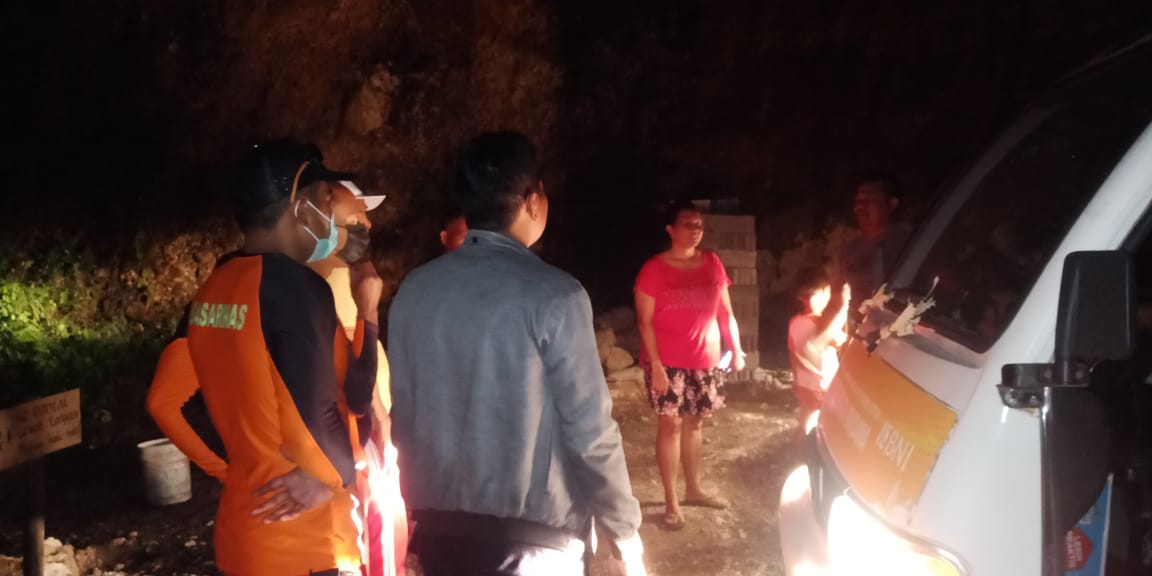 Ombak Pasang di Pantai Gunung Payung, Empat Wisatawan Terjebak