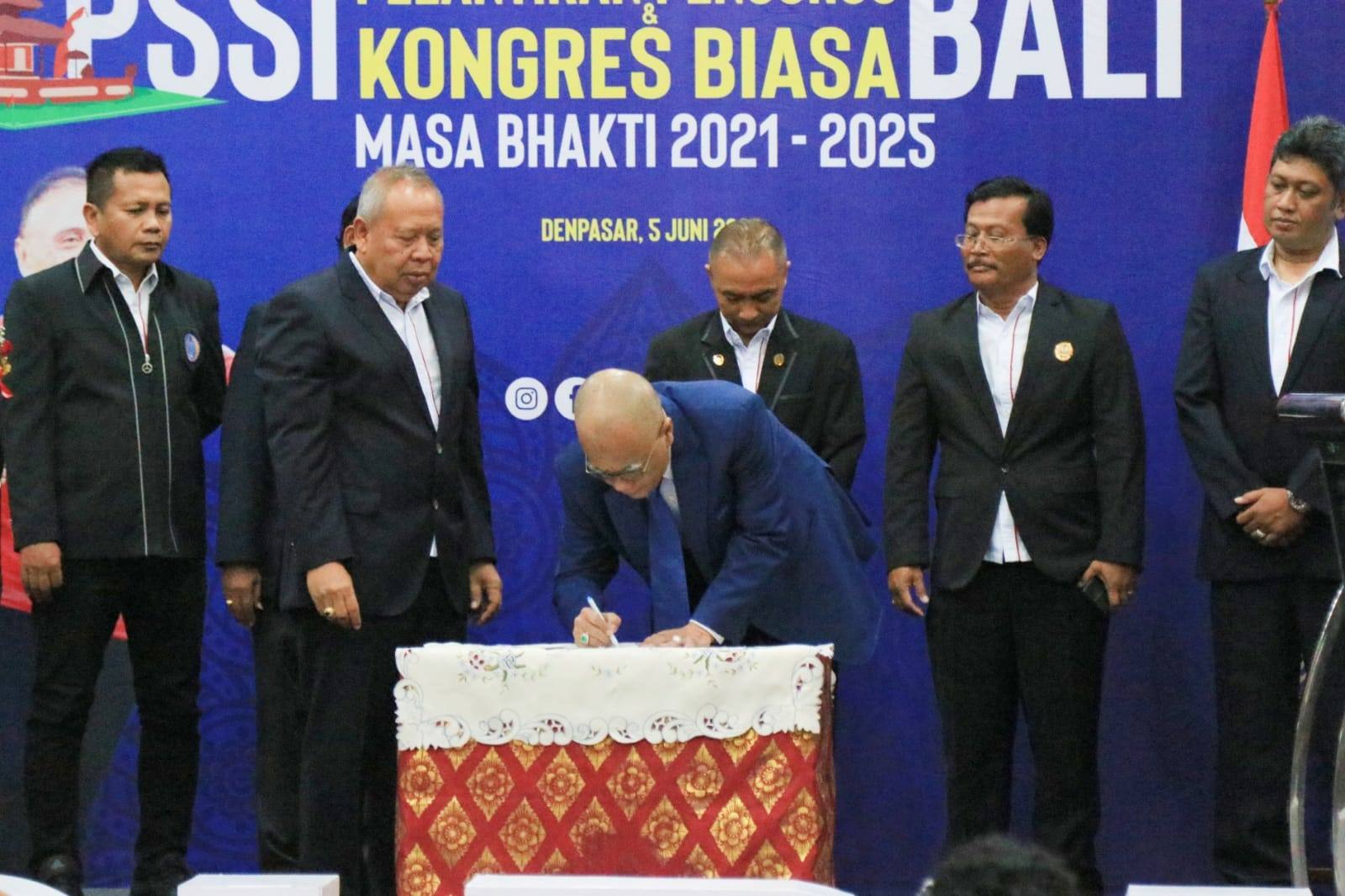 Wagub Cok Ace Harapkan Asprov PSSI Bali Majukan Persepakbolaan di Pulau Dewata