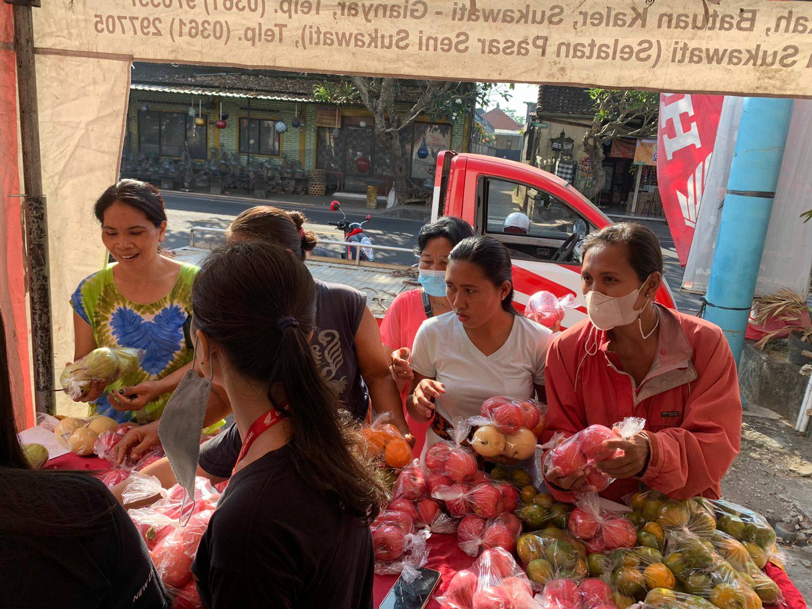 Harga Sembako dan Buah Naik, Dealer Honda MFM Gianyar Gelar Bazar Galungan