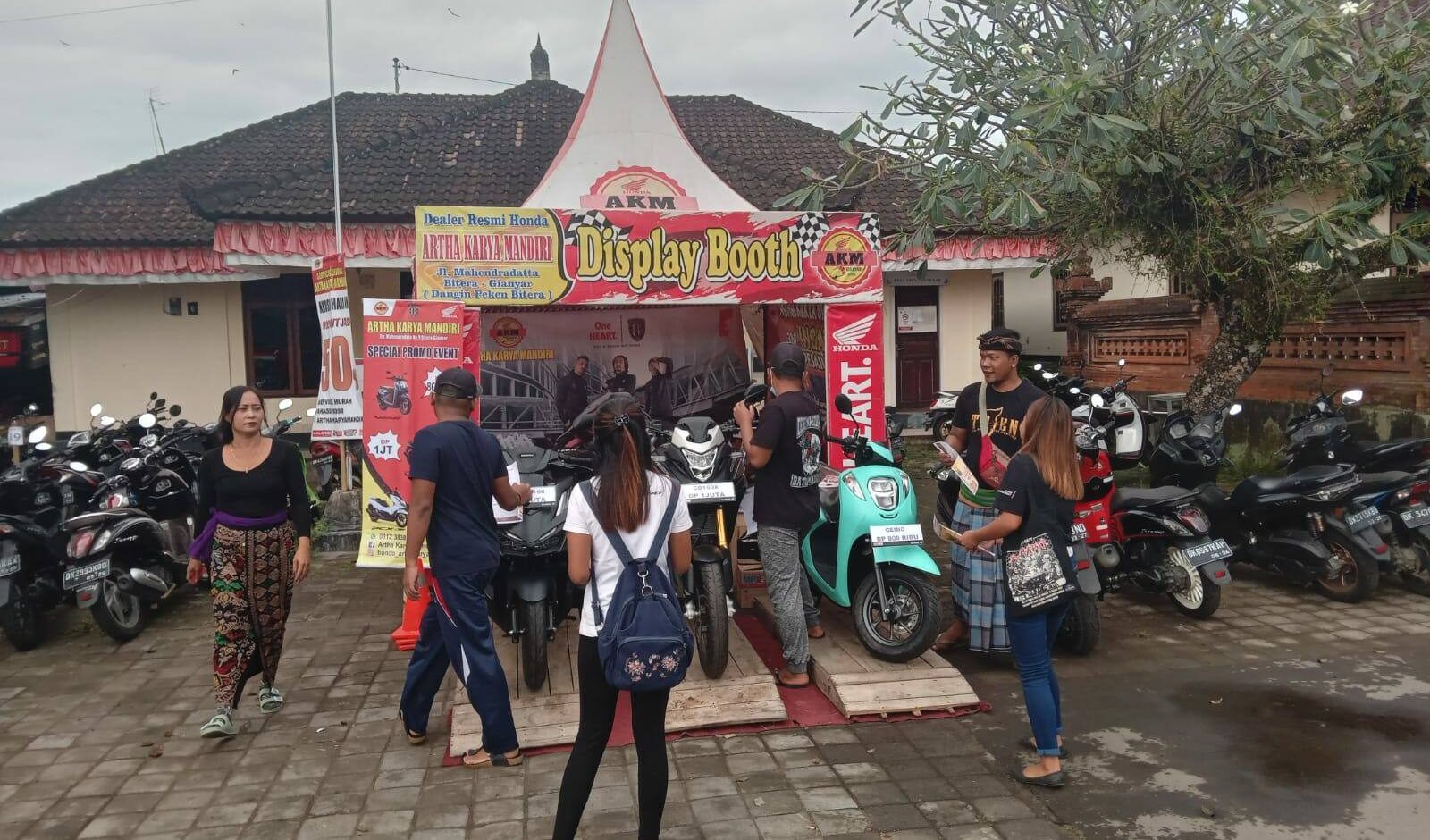 Hadir di Kegiatan Adat, Dealer Artha Karya Mandiri Manjakan Semeton Honda