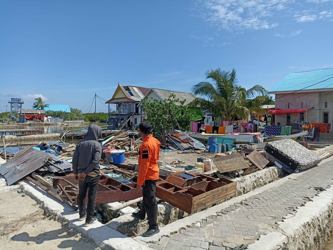 Angin Puting Beliung Terjang Puluhan Rumah Warga Takalar