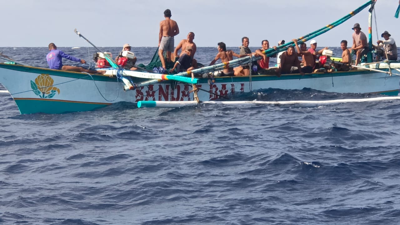 Perahu Terbalik di Buleleng, Basarnas Evakuasi 10 Nelayan