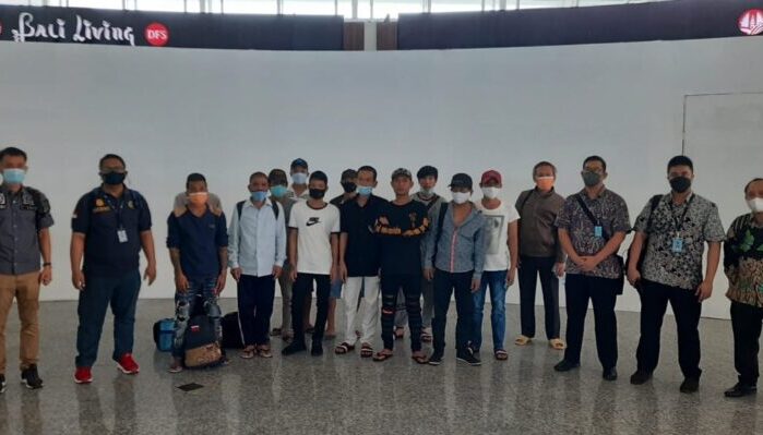 KKP Pulangkan 17 Awak Kapal Ikan Vietnam Non Justisia dari Bandara Ngurah Rai