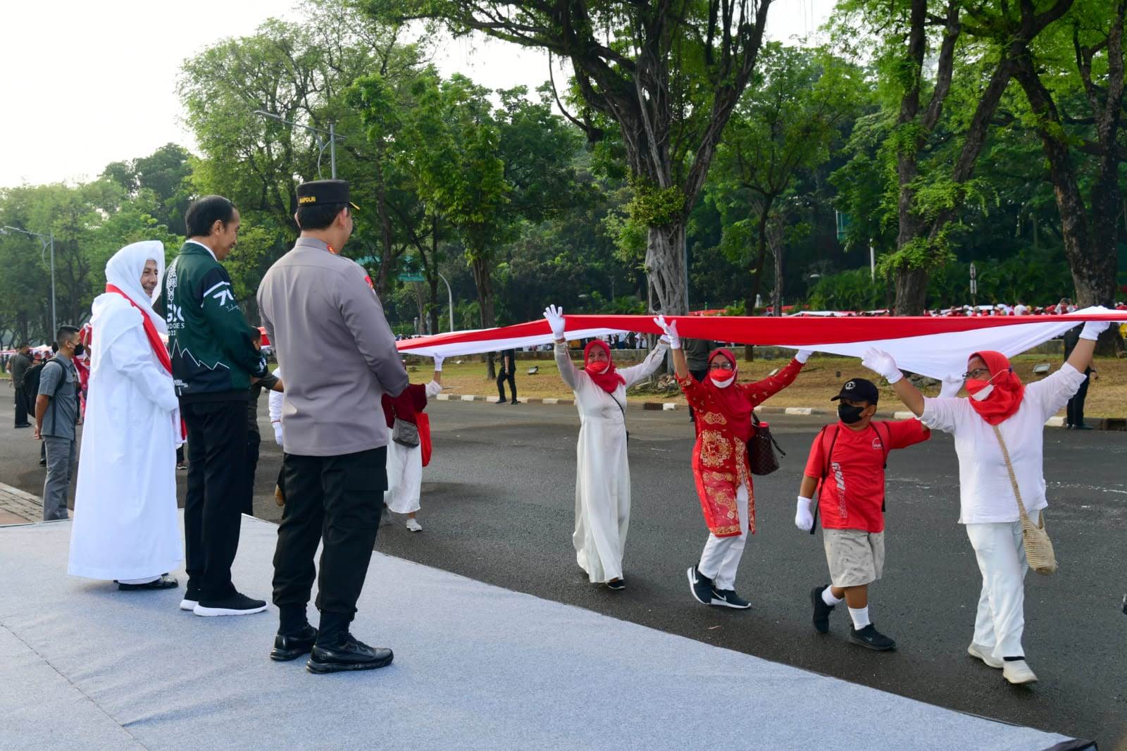 Kirab Merah Putih, Habib Luthfi : Bangkitkan Rasa Memiliki Tanah Air