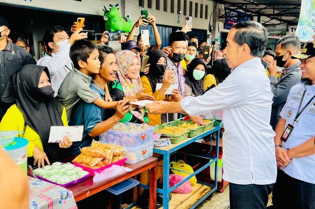 Kendalikan Inflasi, Presiden Jokowi Pastikan Pemerintah Jamin Pasokan Kebutuhan Pokok seluruh Daerah