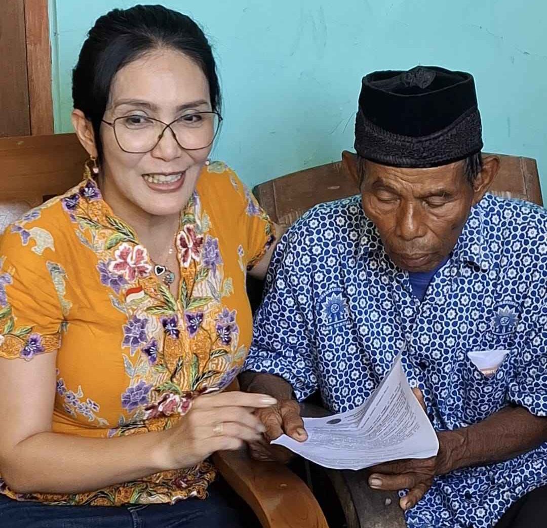 Rieke Diah Pitaloka Peluk Erat Mbah Tupon: Janji Keadilan untuk Lansia Korban Mafia Tanah