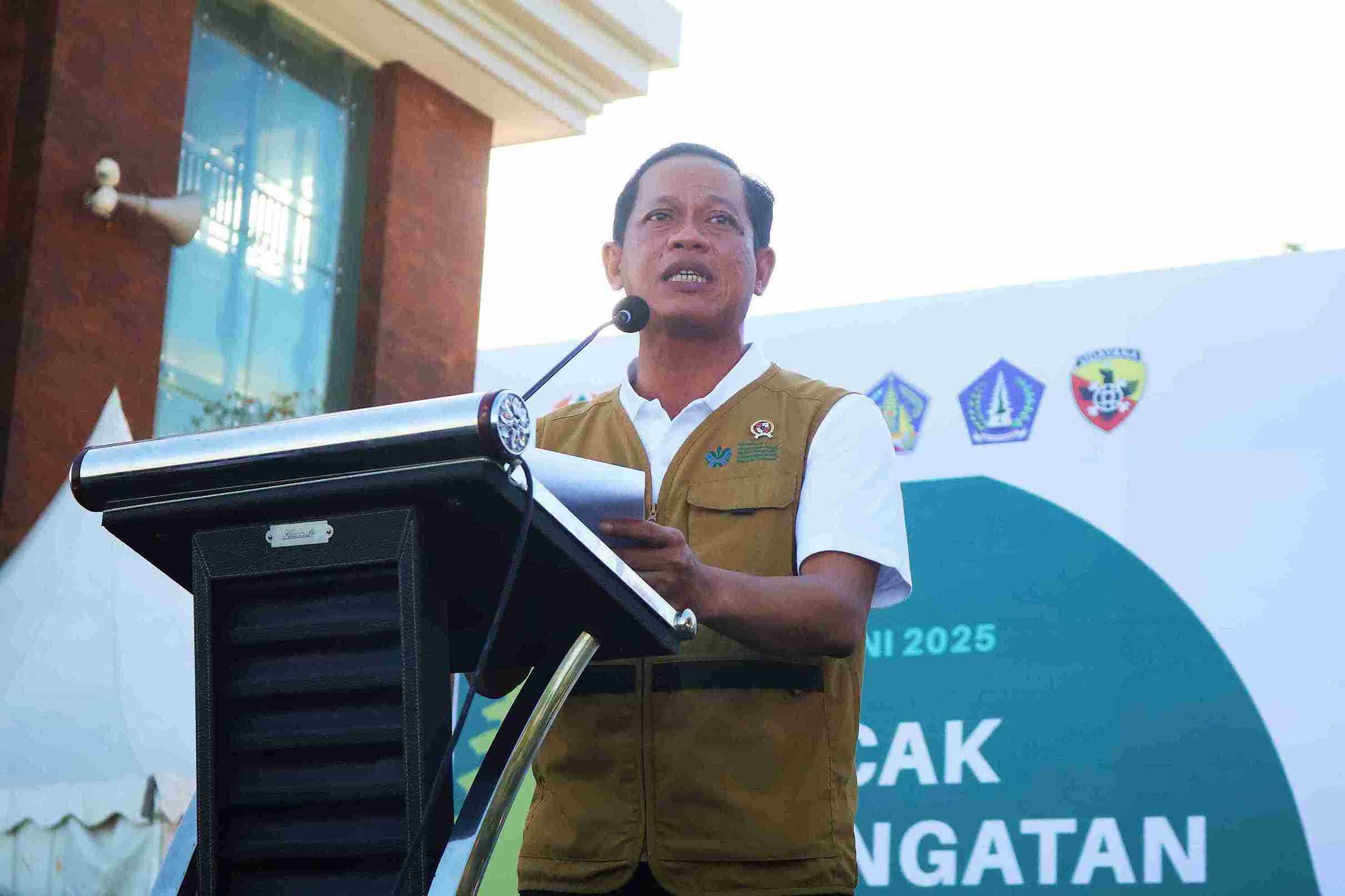 Menteri LH Hanif Faisol Peringatkan Danone: Ikuti Aturan Bali atau Hadapi Konsekuensi!
