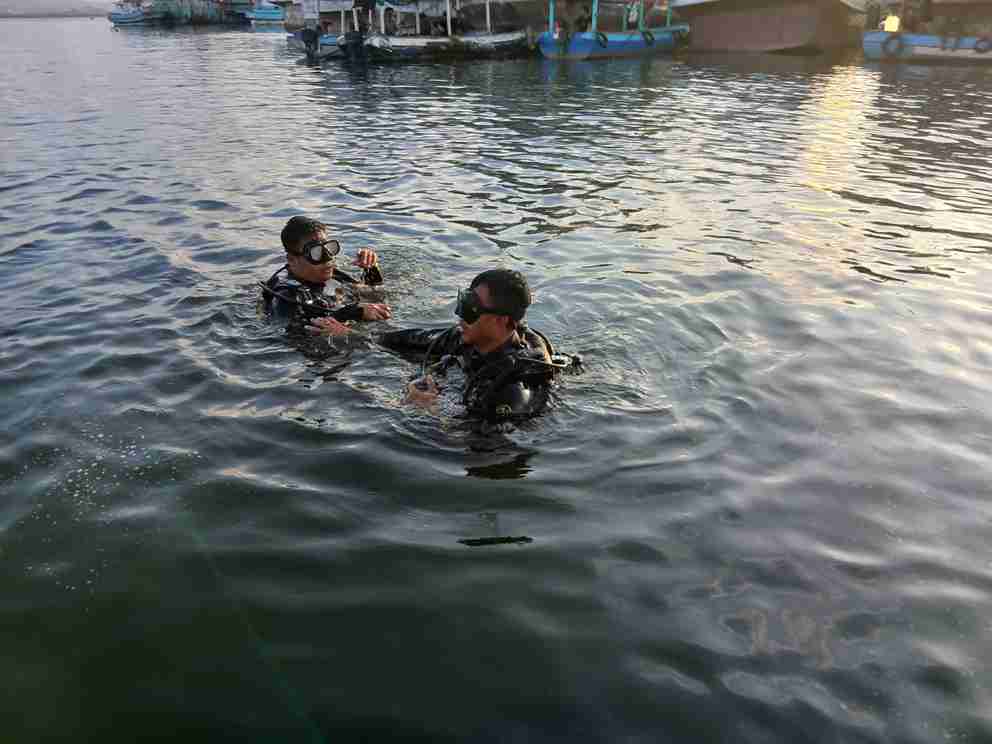 Detik-detik Dramatis Penemuan Jasad ABK Tenggelam di Pelabuhan Benoa