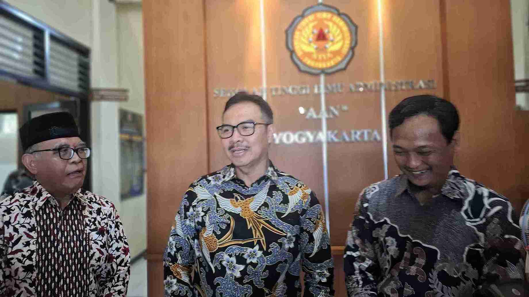 Hasto Wardoyo Ajak Kampus Dukung ‘Gandeng-Gendong’, Entaskan Kemiskiman