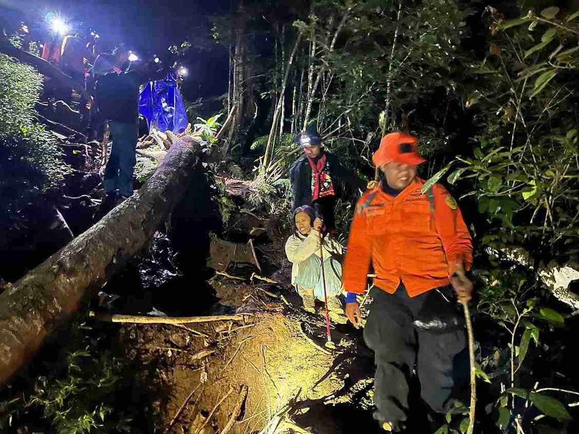 Drama Penyelamatan di Gunung Batukaru: Ibu dan Anak Ditemukan Selamat Setelah Tersesat