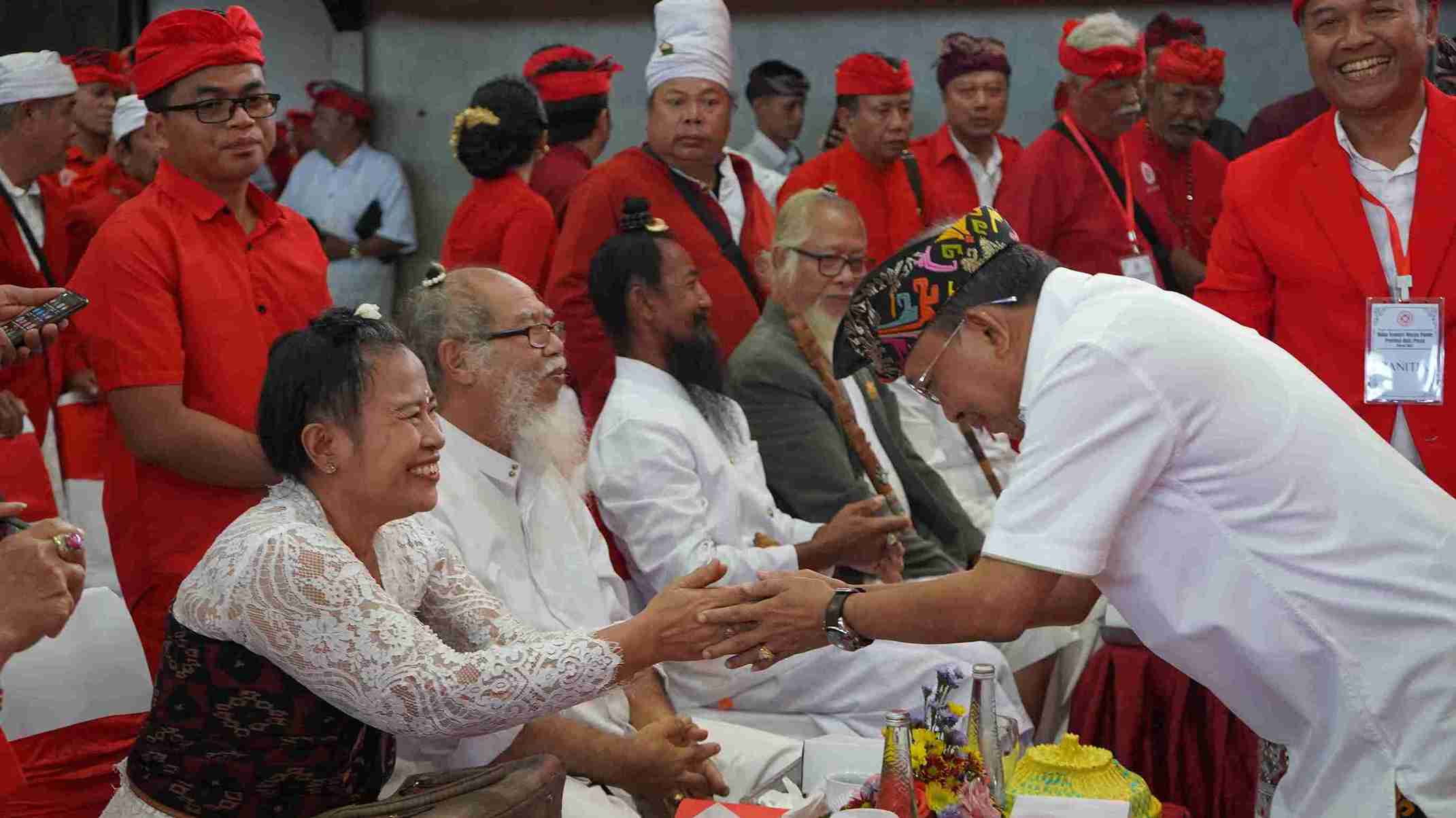 Gubernur Koster Ajak Warga Pande Guyub Lestarikan Budaya Bali