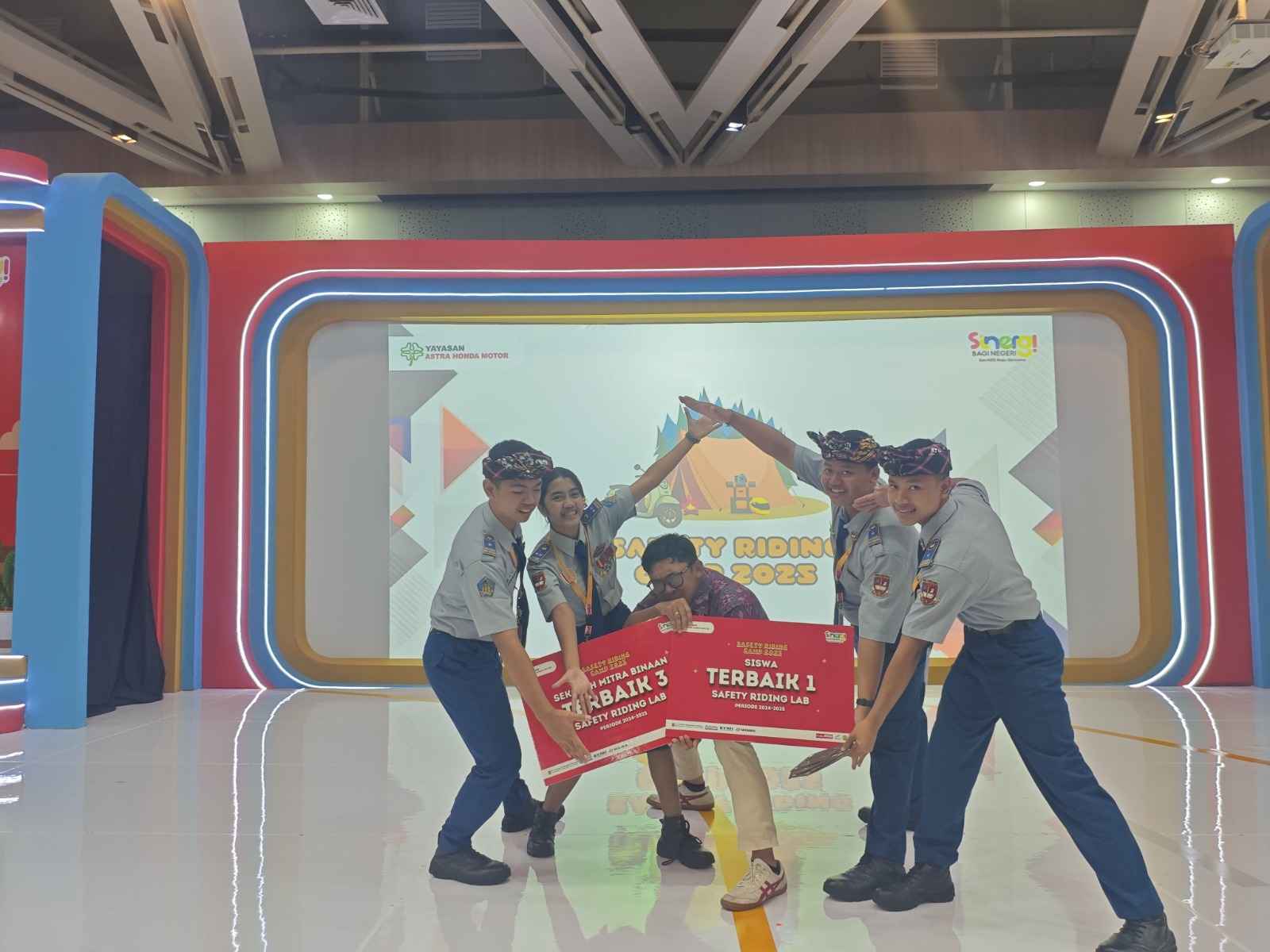 SMA Bali Mandara Raih Prestasi Nasional di Ajang Safety Riding Camp 2025