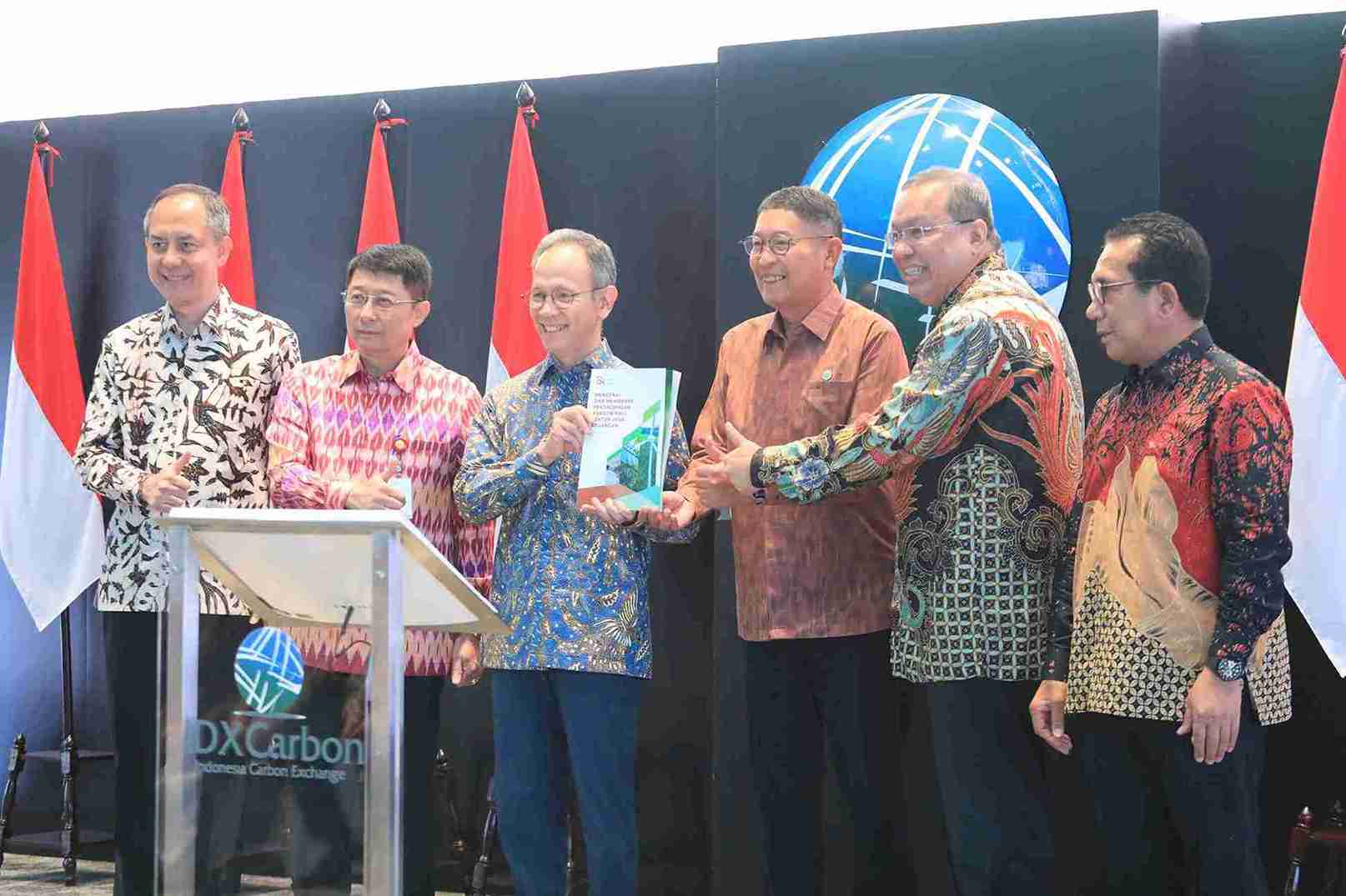 Akselerasi Net Zero: OJK Luncurkan Buku Perdagangan Karbon Inovatif
