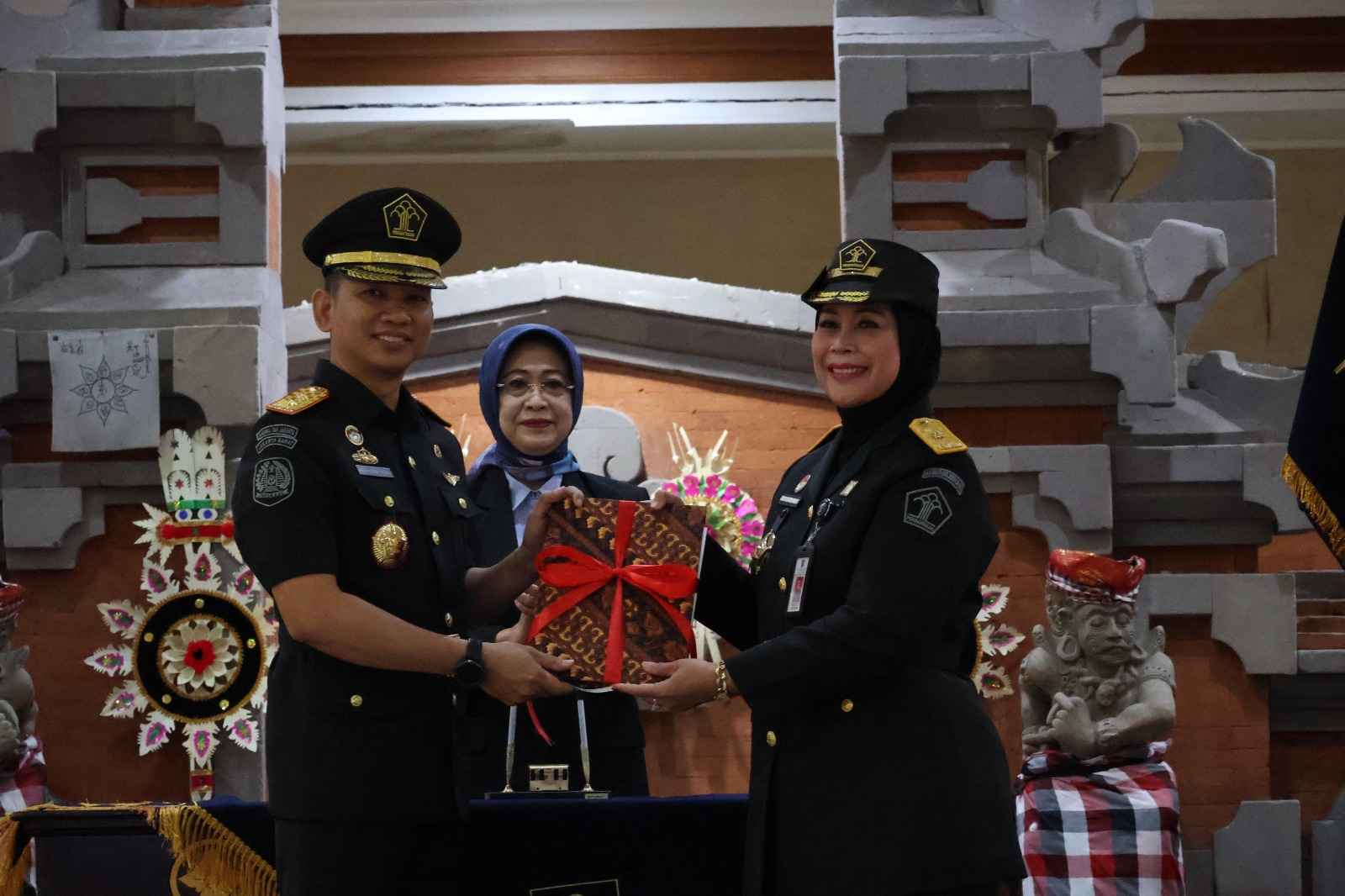 Eem Nurmanah Nahkodai Kanwil Kemenkum Bali: Optimisme Lanjutkan Fondasi Kuat Wahyu Eka Putra