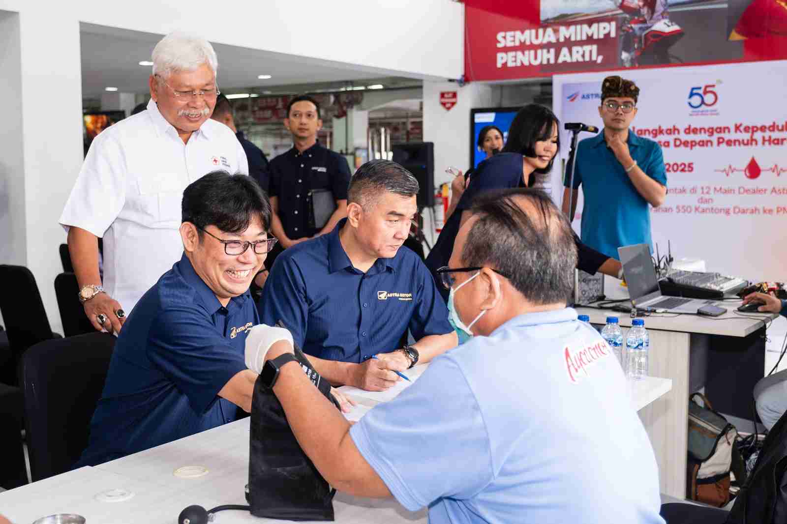 Donor Darah Serentak Tandai 55 Tahun Astra Motor