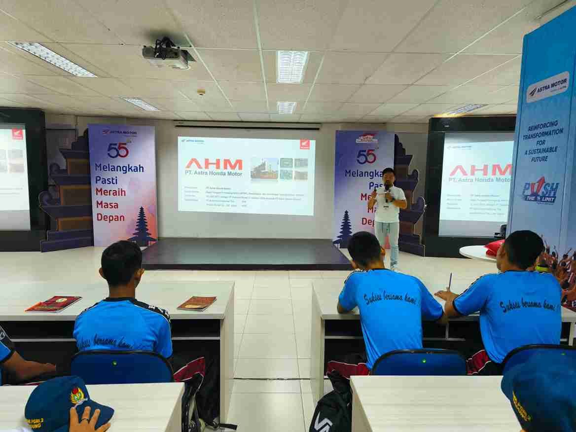 Lewat MPLS, Astra Motor Bali Ajari Siswa SMK PGRI 2 Badung Seluk-Beluk Dunia Kerja