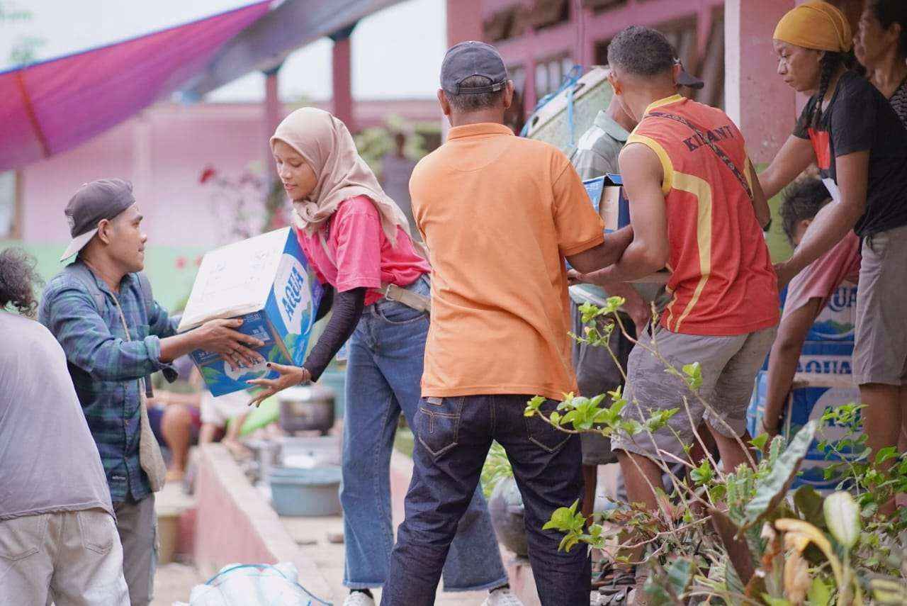 Indosat Salurkan Ribuan Masker untuk Pengungsi Gunung Lewotobi di Flores Timur