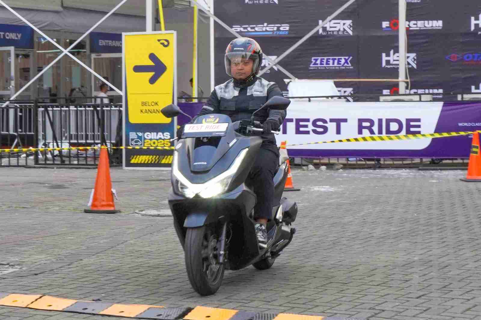 Skutik Honda Dominasi Penjualan di GIIAS 2025 dengan PCX160 Roadsync sebagai Primadona