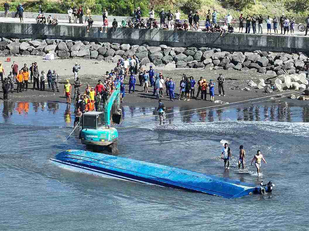 Jasad Korban Kapal Cepat Bali Dolphin II Ditemukan Terdampar di Pantai Padang Galak