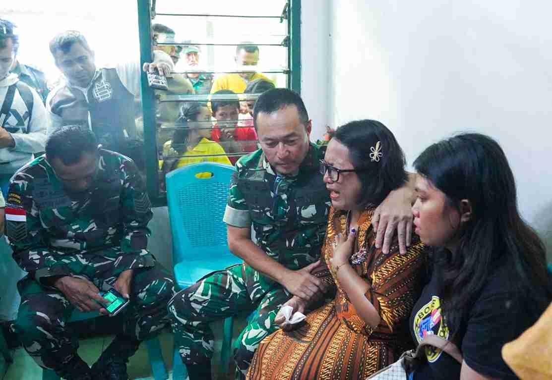 Kunjungan Haru Pangdam IX/Udayana, Janji Tegakkan Keadilan untuk Prada Lucky