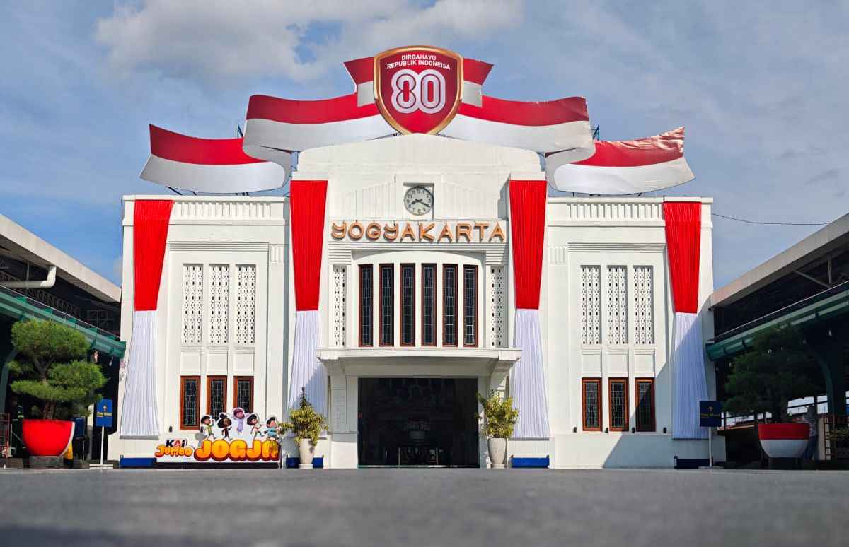 Manjakan Penumpang, Daop 6 Yogyakarta Hadirkan Suasana HUT RI Lewat Kereta Unik