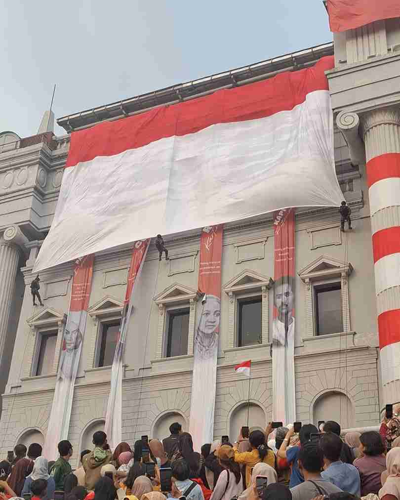 Pengibaran Bendera Merah Putih Raksasa Meriahkan Pembukaan IDME 2025 di Sleman