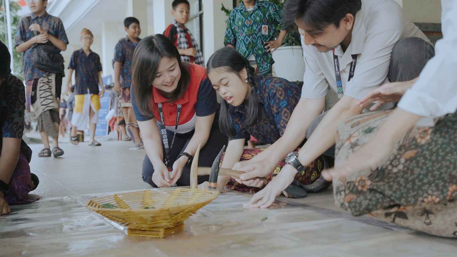 Inspiratif, Astra Motor Bali Gandeng UMKM “Rare Angon” Karya Siswa SLB, Perkuat Perekonomian Lokal