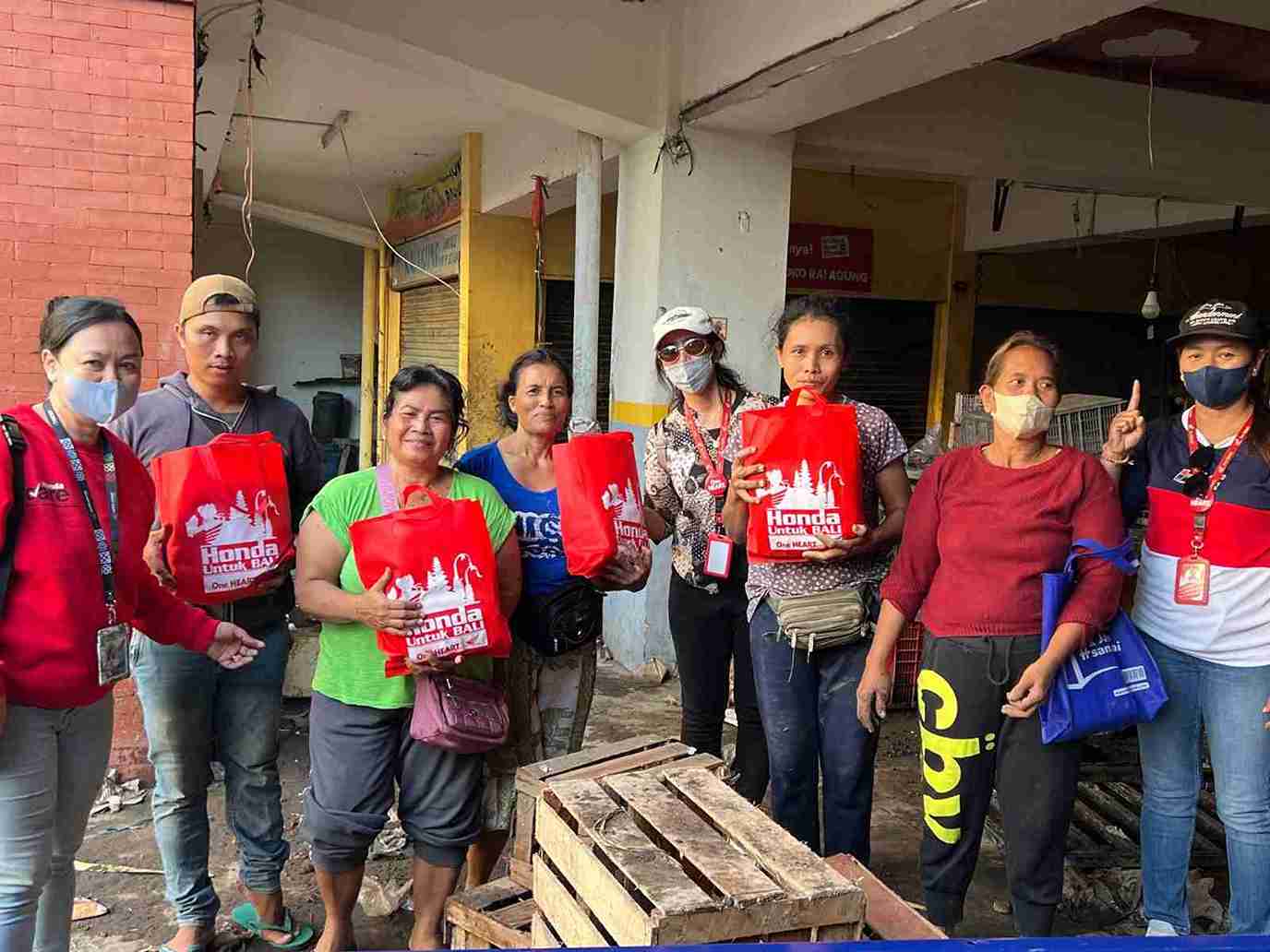 Honda Bali Bergerak Cepat Bantu Korban Banjir dengan Paket Sembako dan Servis Gratis
