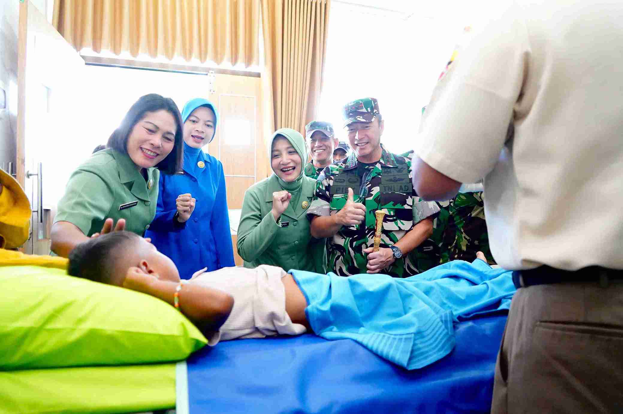 HUT ke 80 TNI, Kodam Udayana Bakti Sosial dan Kesehatan untuk Rakyat