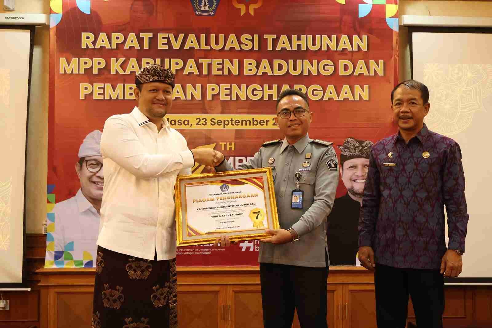 Kanwil Kemenkum Bali Raih Penghargaan Kinerja Sangat Baik di MPP Badung