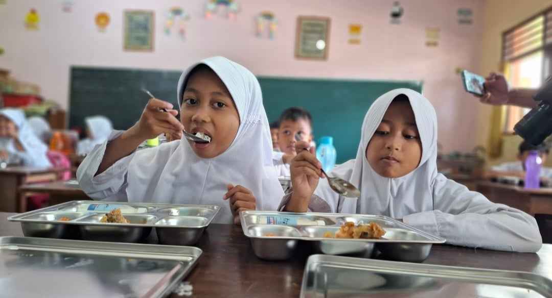 Cukup Serahkan MBG ke Kantin Sekolah! Saran Jitu Guru Besar UGM untuk Akhiri Makanan Basi