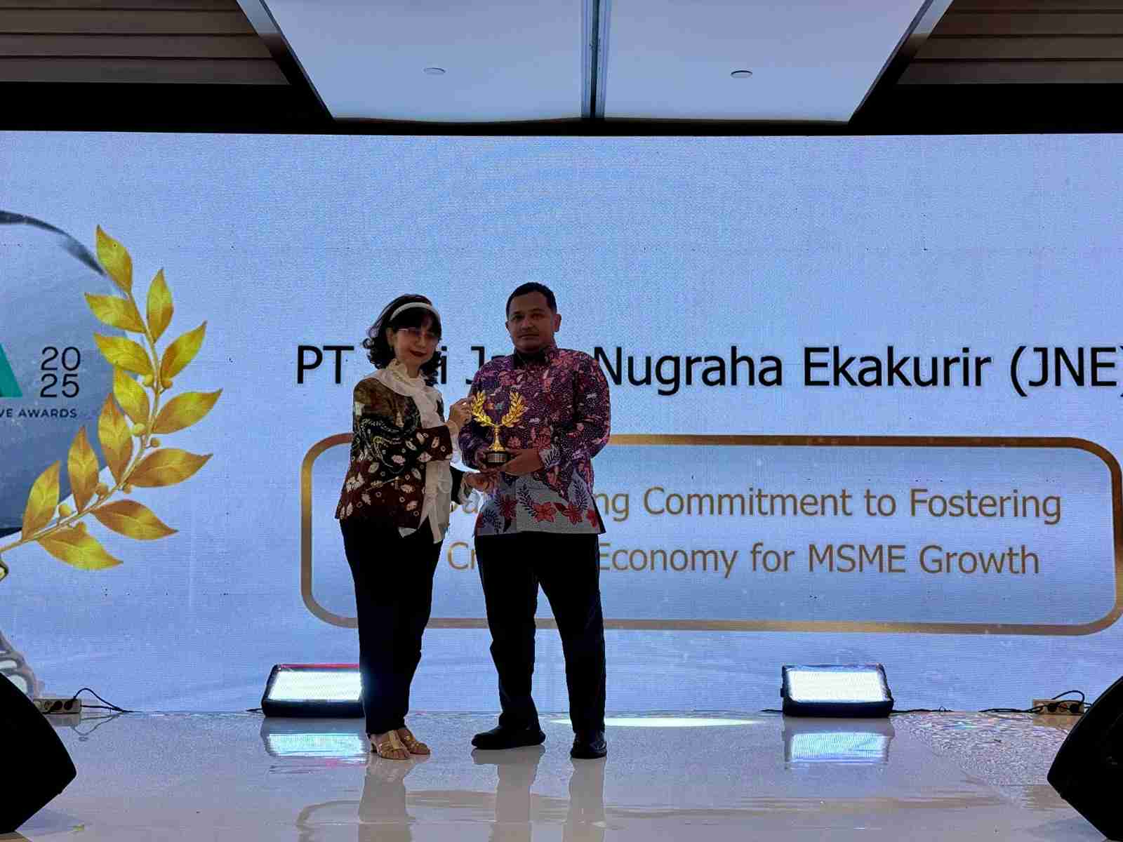 JNE Raih Penghargaan atas Kontribusi Besar Dukung UMKM dan Ekonomi Kreatif