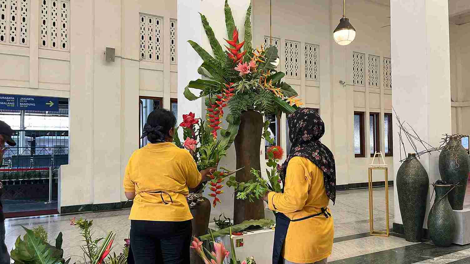 Stasiun Yogyakarta Berubah Jadi Taman Bunga Raksasa, HUT Kota Ke-269 dengan Pameran Seni Floral