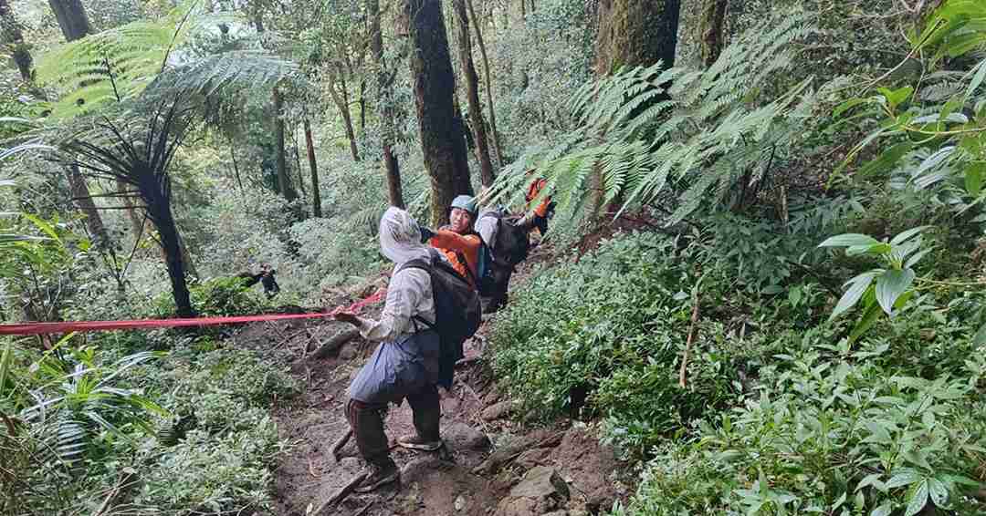 Kelelahan Ekstrem Hantui Puncak Batukaru, Lima Pendaki Remaja Dievakuasi Tim SAR