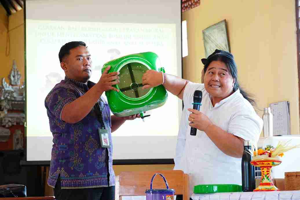 Asap Mematikan dari Sampah Plastik: Peringatan Keras Prof Luh Kartini