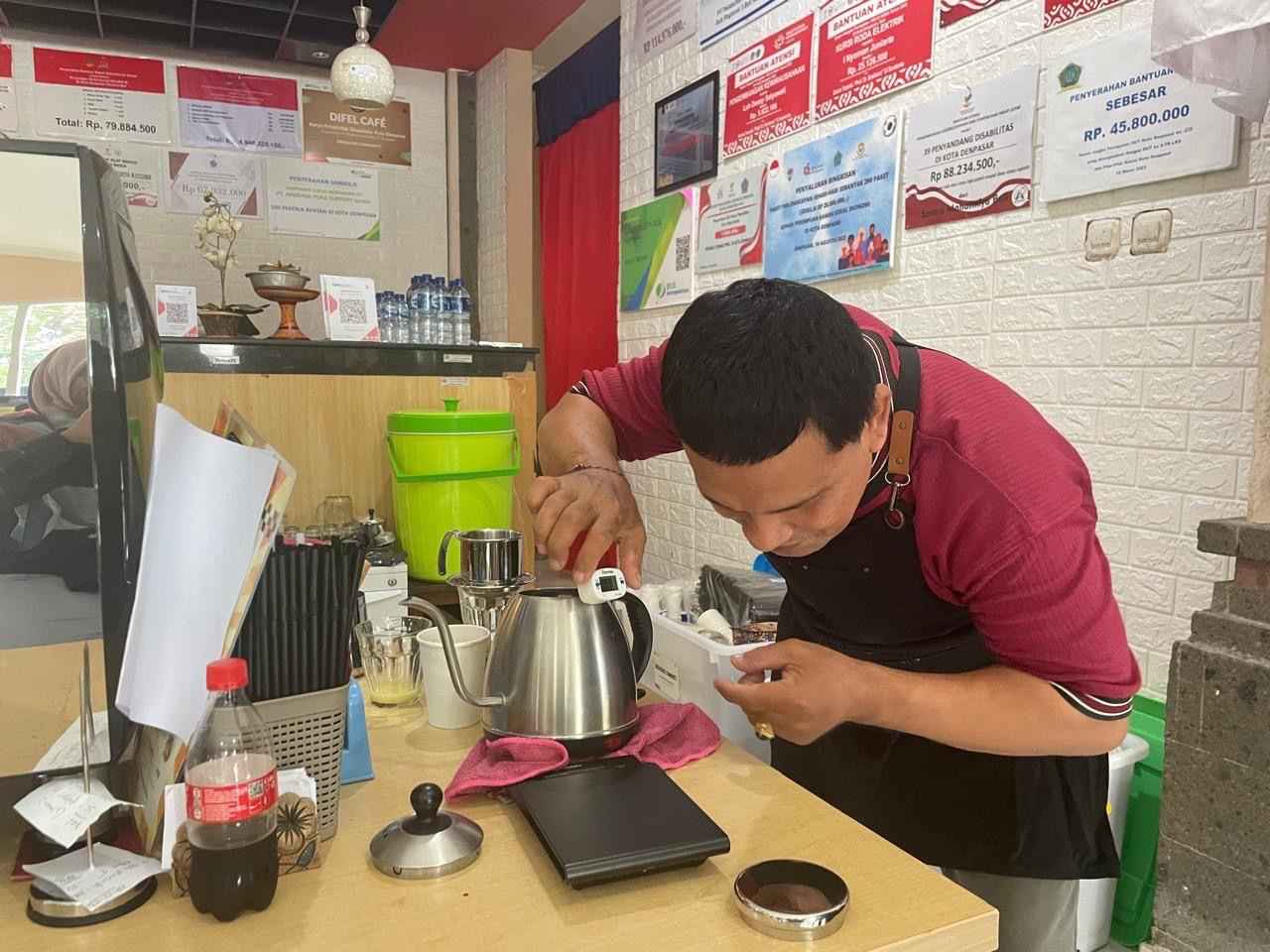 Inovasi UMKM Inklusif: Barista Difabel Difel Café Racik Peluang Ekonomi di Denpasar
