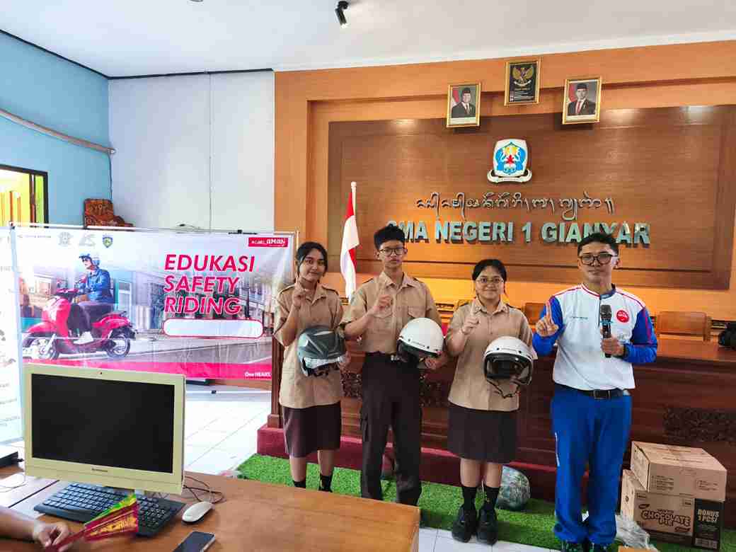Bukan Sekadar Gaya! 70 Siswa SMAN 1 Gianyar Di-charge Ilmu Cari Aman, Siap Jadi Pelopor Safety Riding