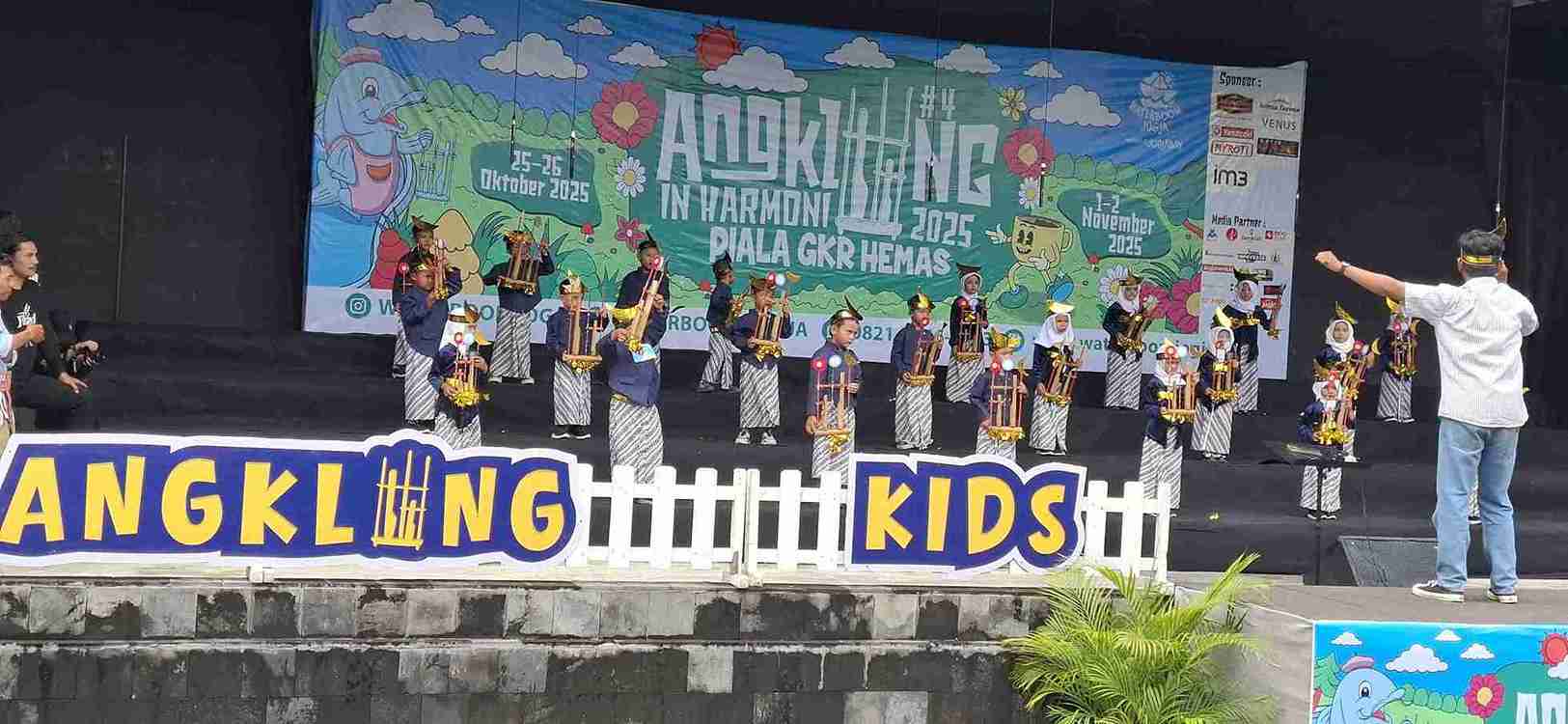 Gemuruh Angklung 5.000 Anak Guncang Waterboom Jogja, Festival Harmoni Budaya Terbesar Usia Dini!