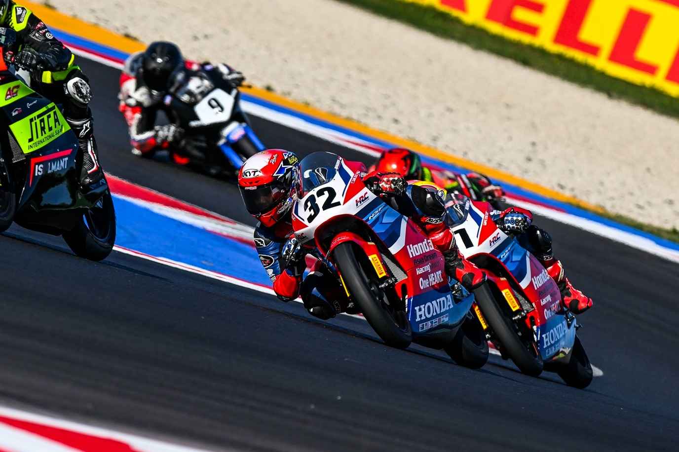 Kekuatan Ganda Honda: Veda dan Ramadhipa Tembus Batas NSF250RW di Trek Cepat Catalunya