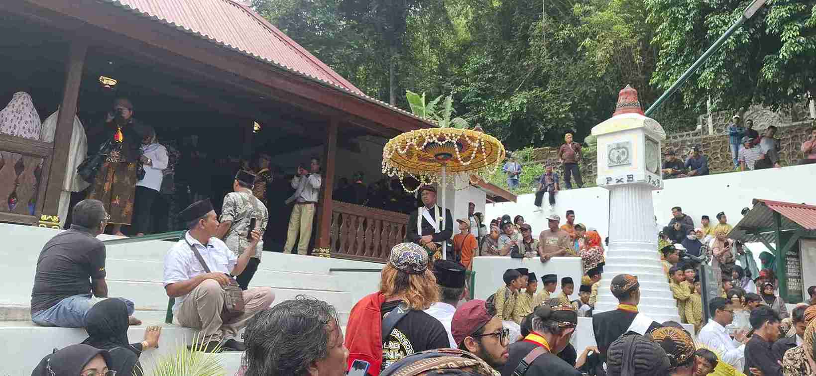 Penutup Agung Sang Raja: Prosesi Pemakaman PB XIII di Imogiri Berlangsung Khidmat, Bukti Cinta Tulus Masyarakat Jawa