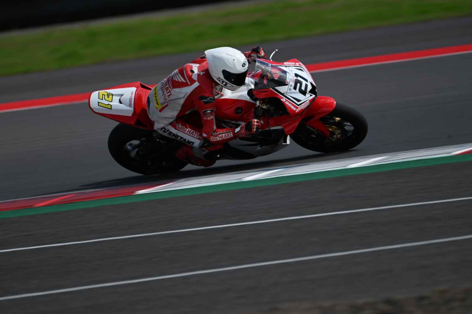 Dominasi Perkasa AHRT di Penutup MRS 2025: Adenanta dan Rheza Bawa CBR600RR Kuasai Podium Tertinggi!