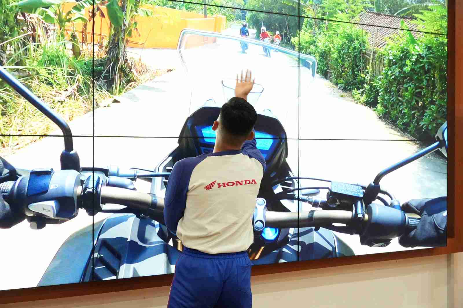 Astra Motor Bali Cetak ‘Youth Road Safety Warriors’ di Poltrada Bali: Kobarkan Semangat Cari_Aman!