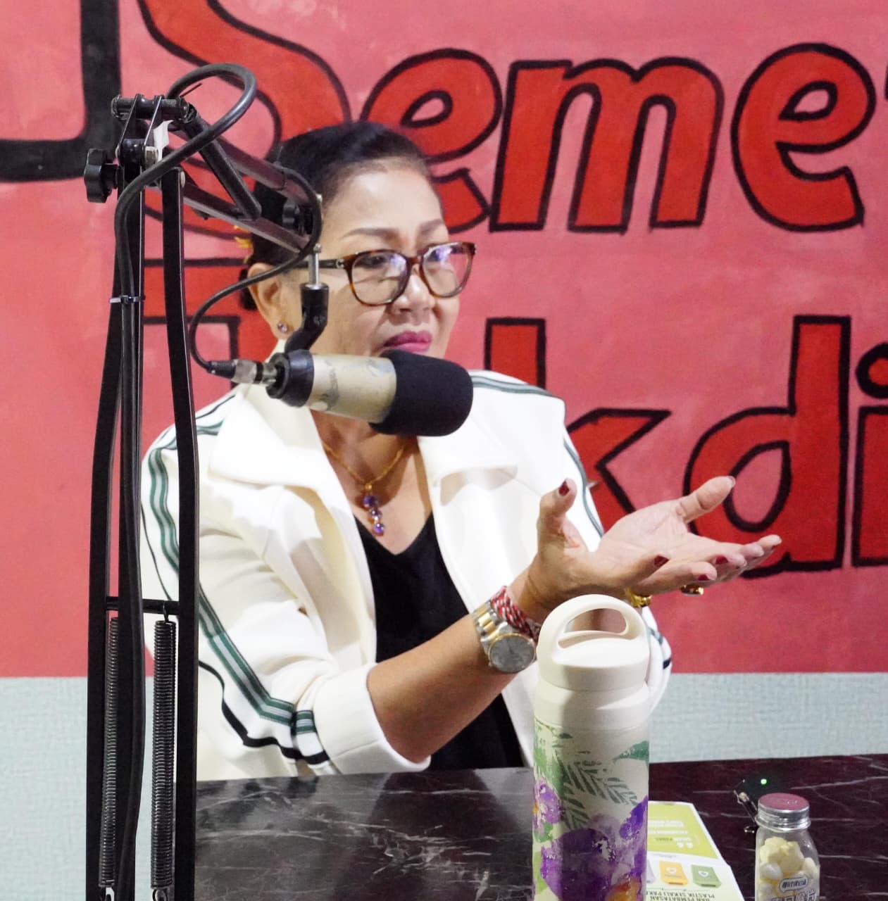 Putri Koster: Kesadaran Kolektif Masyarakat Kunci Kembalikan Alam Bali yang Bersih