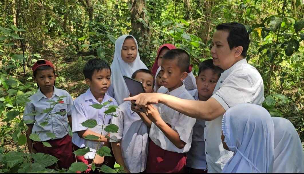 Guru Matematika Papua Ciptakan Metode 3D Digital, Langsung Raih Honda PCX160 dari Yayasan AHM